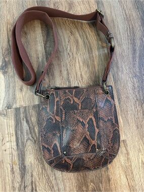 NEW Bentley Crossbody Purse ✨